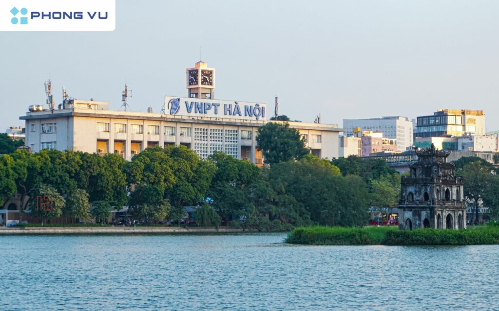 Xem pháo hoa ở Hồ Hoàn Kiếm