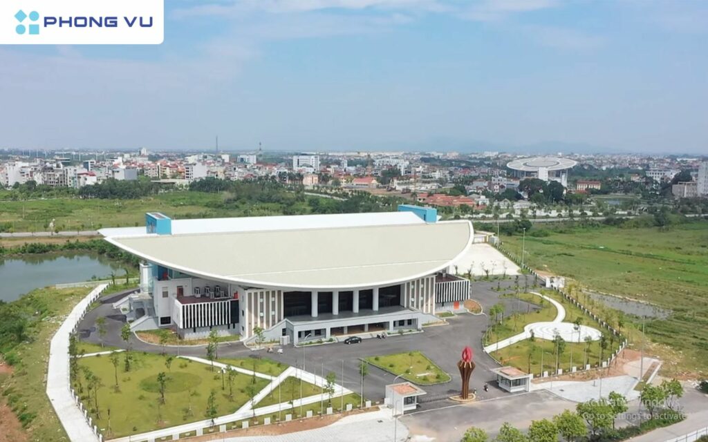 Xem pháo hoa ở Trung tâm TDTT huyện Đông Anh