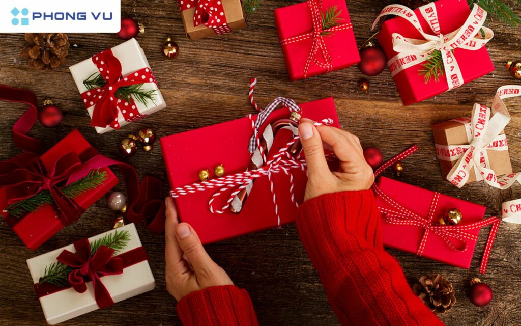 Tặng quà Giáng sinh là một hoạt động mang nhiều ý nghĩa: Thể hiện tình yêu và quan tâm