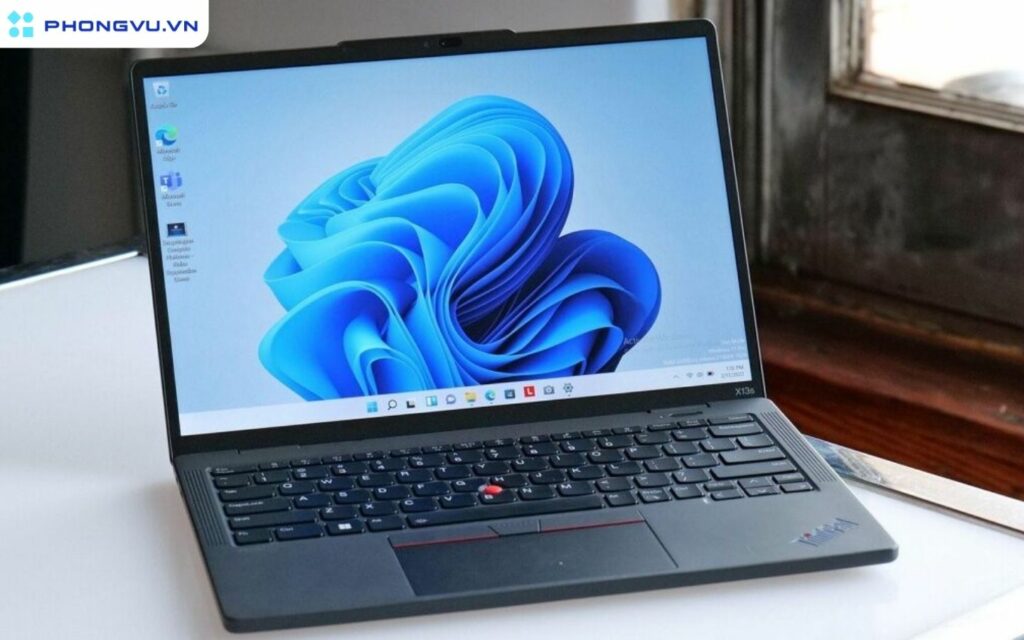 Lenovo ThinkPad: Biểu tượng của Trackpoint, hầu hết các dòng ThinkPad từ T series, X series đến P series đều tích hợp công nghệ này