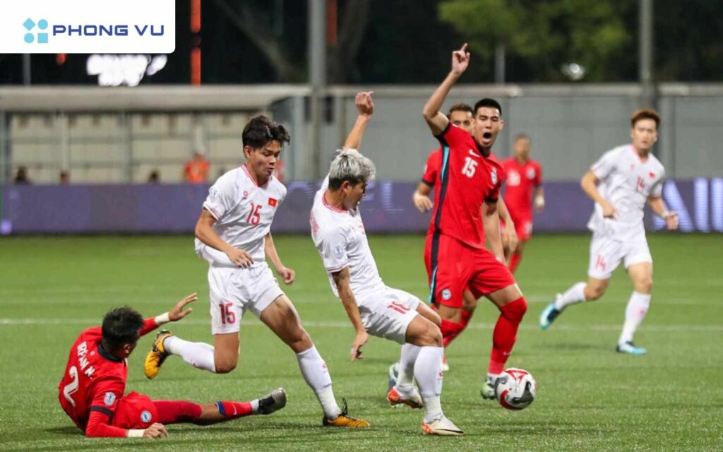 Tuyển Việt Nam sáng cửa chung kết AFF Cup 2024 sau chiến thắng quả cảm 2-0 trước Singapore 1 Hiệp 1 là thế trận giằng co giữa 2 đội tuyển