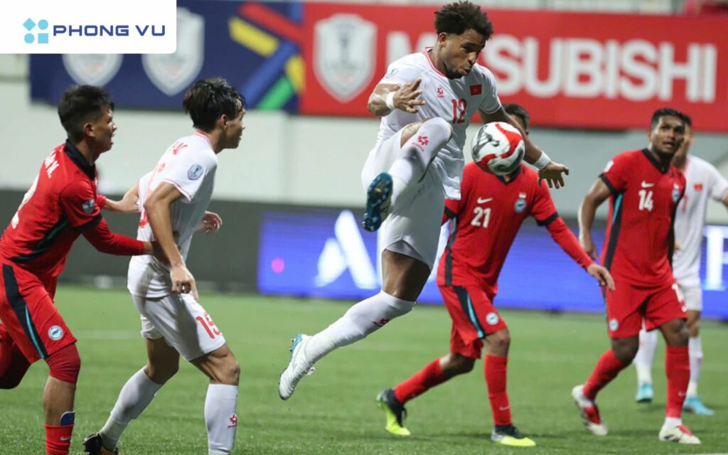 Tuyển Việt Nam sáng cửa chung kết AFF Cup 2024 sau chiến thắng quả cảm 2-0 trước Singapore 2 Hiệp 2 đổi chiến thuật và chiến thắng 2-0 thuyết phục