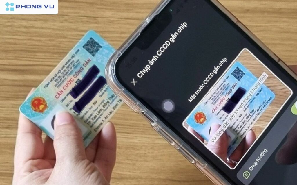Chụp ảnh mặt trước và sau của CCCD