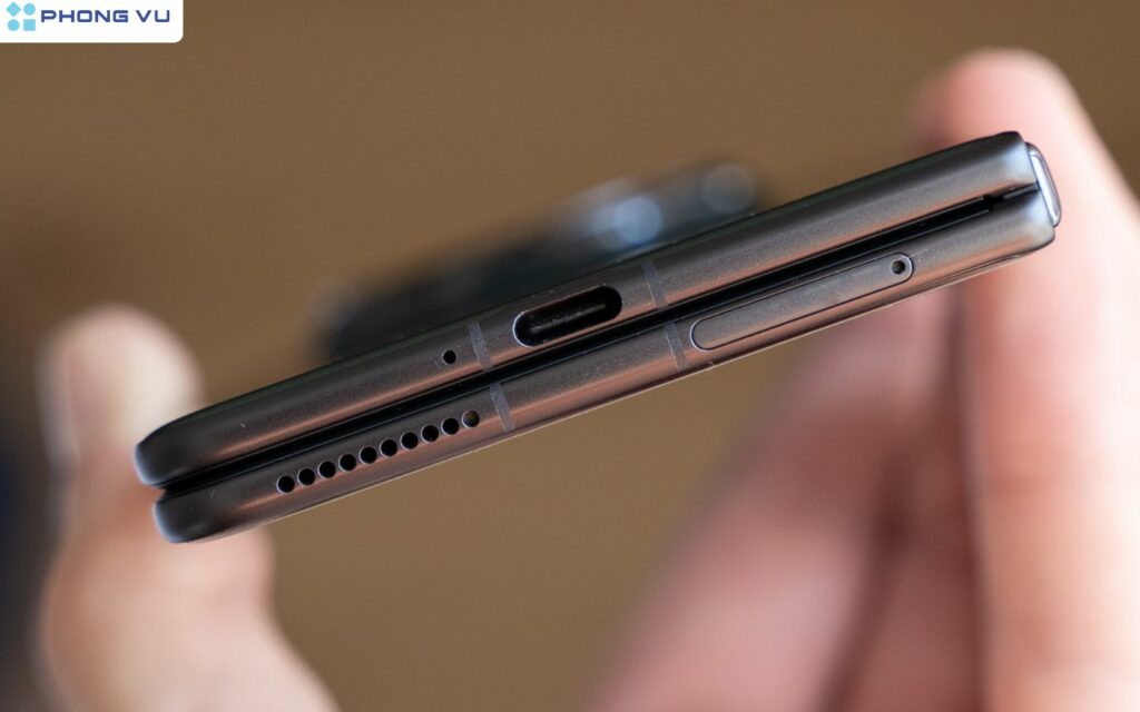 Chiếc điện thoại gập với thiết kế siêu mỏng