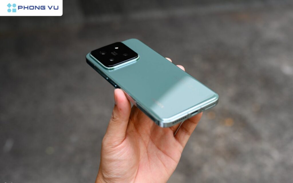 Xiaomi 14 có thiết kế khá nhỏ gọn nhưng vô cùng tiện lợi nhờ tích hợp nhiều tính năng hữu ích