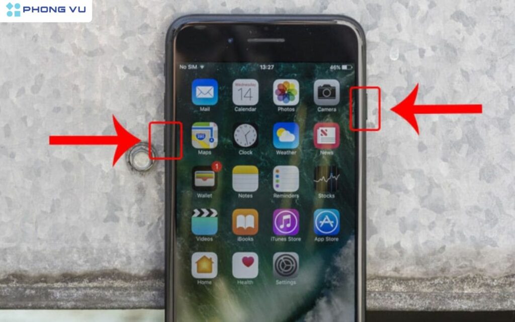 Giữ cả 2 nút tăng/ giảm âm lượng và nút nguồn