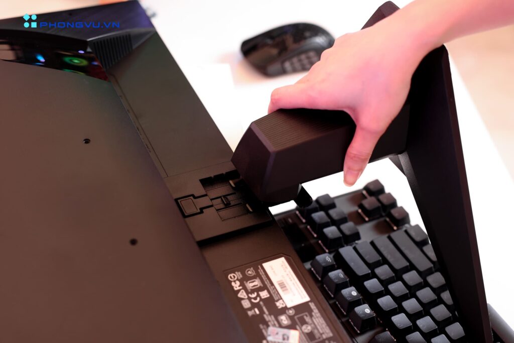 MSI G255F được trang bị đầy đủ các cổng kết nối gồm 2 cổng HDMI 2.0 và 1 cổng DisplayPort 1.2