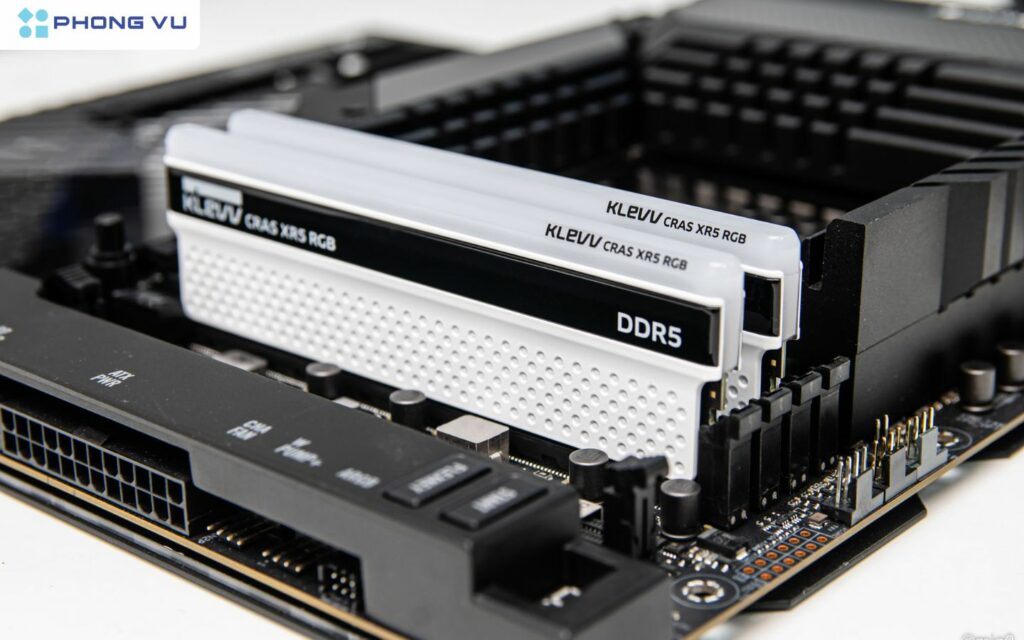 Giá RAM giảm có thể giúp các nhà sản xuất laptop và PC phổ thông đưa ra các sản phẩm giá rẻ hơn nhưng vẫn đảm bảo cấu hình mạnh, phù hợp với đối tượng học sinh, sinh viên, và nhân viên văn phòng.