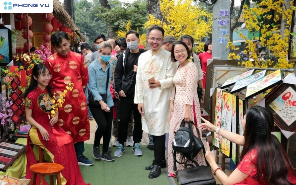 Xem giờ đẹp và hướng xuất hành giúp cả năm may mắn và tài lộc