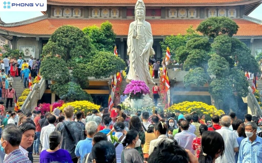 Xuất hành vào mùng 1 Tết cần coi đúng hướng và giờ đẹp