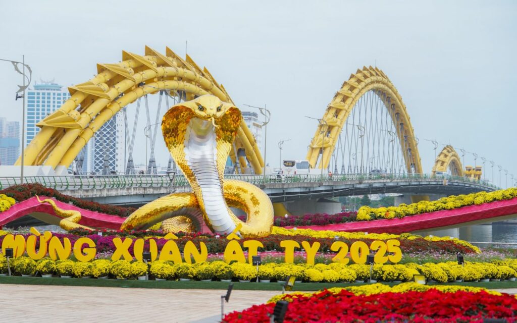 Linh vật rắn hổ mang