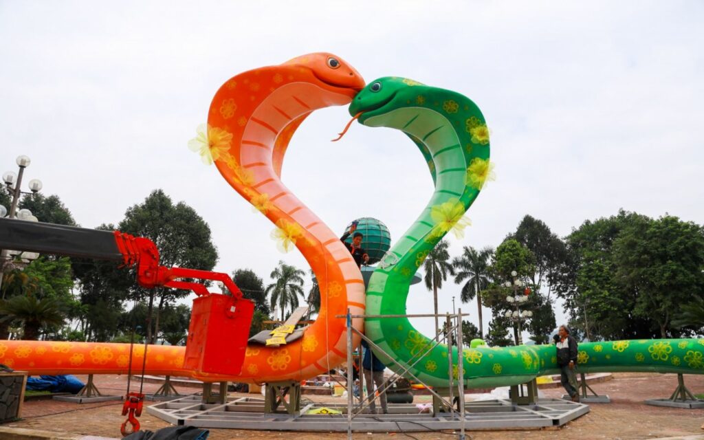Đôi linh vật rắn tại Quảng Ngãi có tổng chiều dài là hơn 31m
