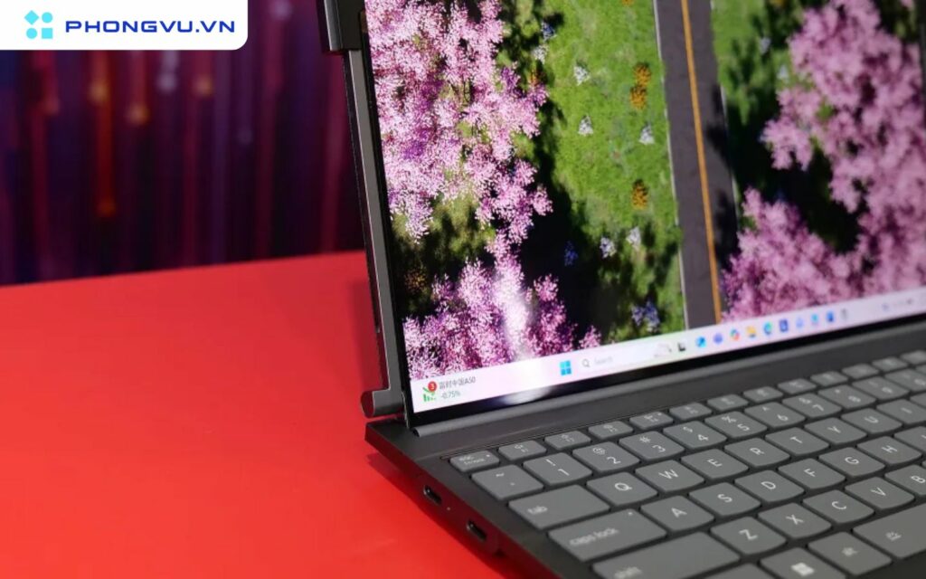 Điểm nhấn của chiếc laptop này chính là màn hình OLED linh hoạt có khả năng cuộn mở rộng