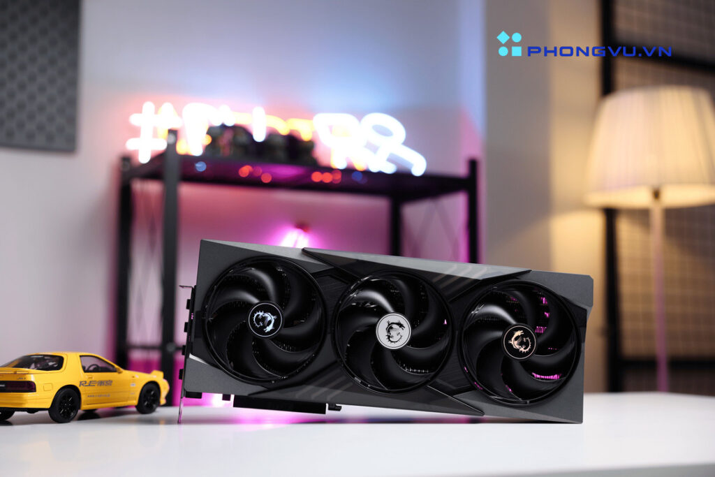 Đánh giá card đồ họa MSI RTX 5090 32G GAMING TRIO OC 5 Khi chơi các tựa game AAA ở độ phân giải 4K với Ray Tracing Ultra và DLSS 4, nhiệt độ dao động từ 65-72°C