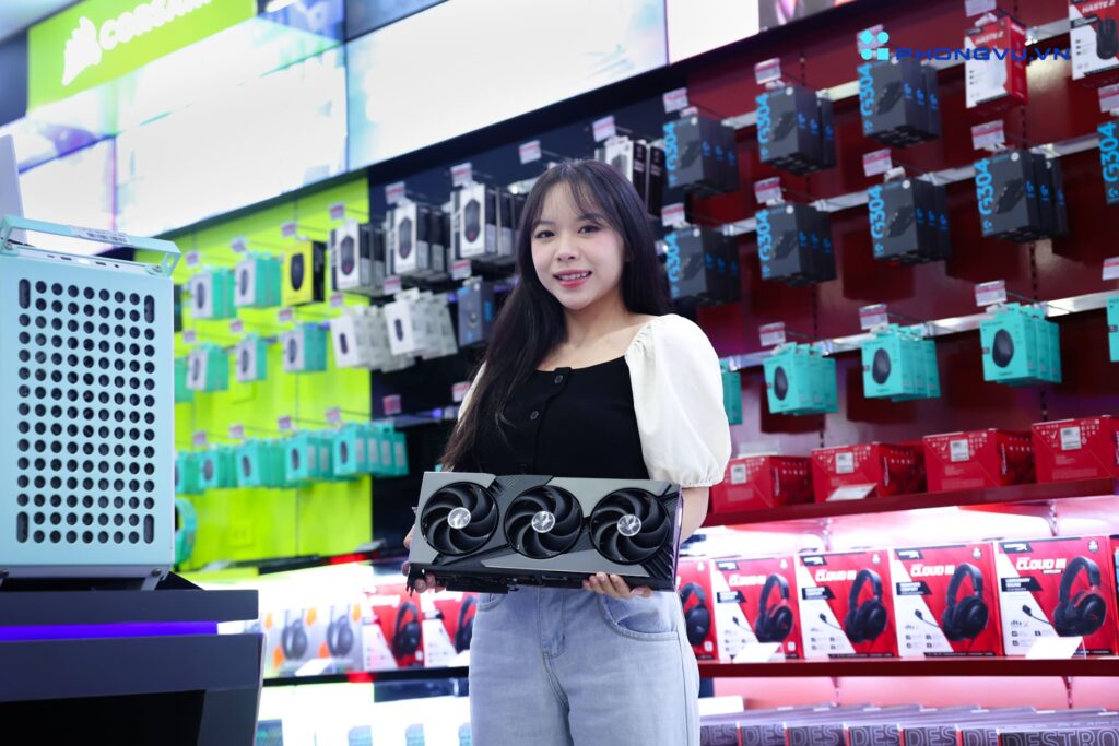 MSI GeForce RTX 5080 Vanguard SOC là một chiếc card đồ họa mạnh mẽ với hệ thống tản nhiệt tiên tiến