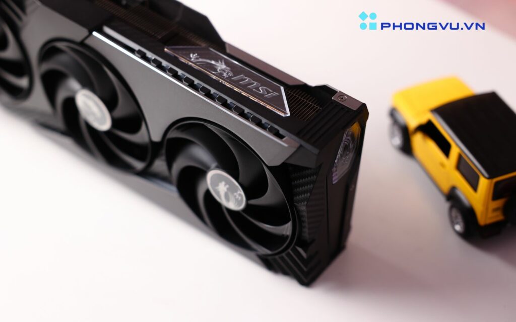 Trong các tác vụ đồ họa như render video hay 3D modeling, card cũng cho thấy sự vượt trội với thời gian xử lý nhanh chóng và ổn định