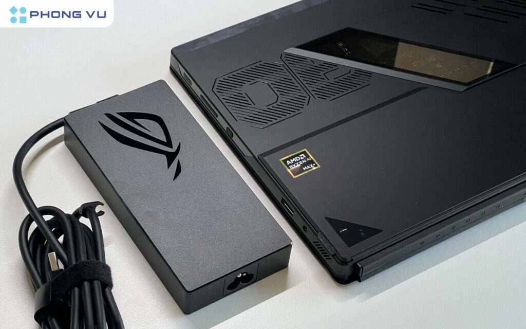 ROG Flow Z13 (GZ302EA) được đi kèm sạc 200W 