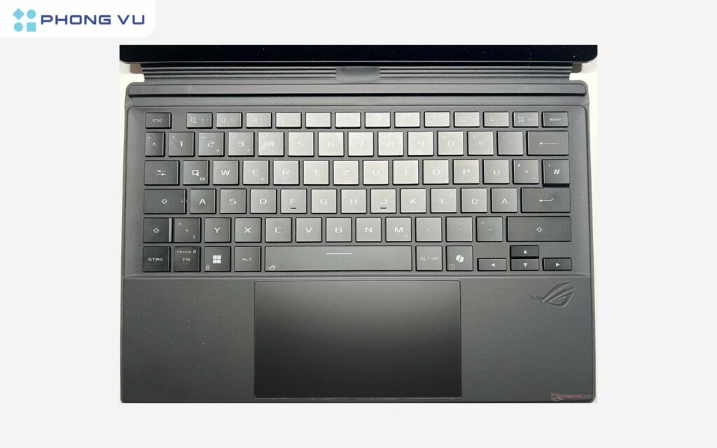 Bàn phím đi kèm của ROG Flow Z13 (GZ302EA) đã được cải tiến so với phiên bản trước với phím có kích thước lớn hơn một chút, hành trình phím tốt hơn