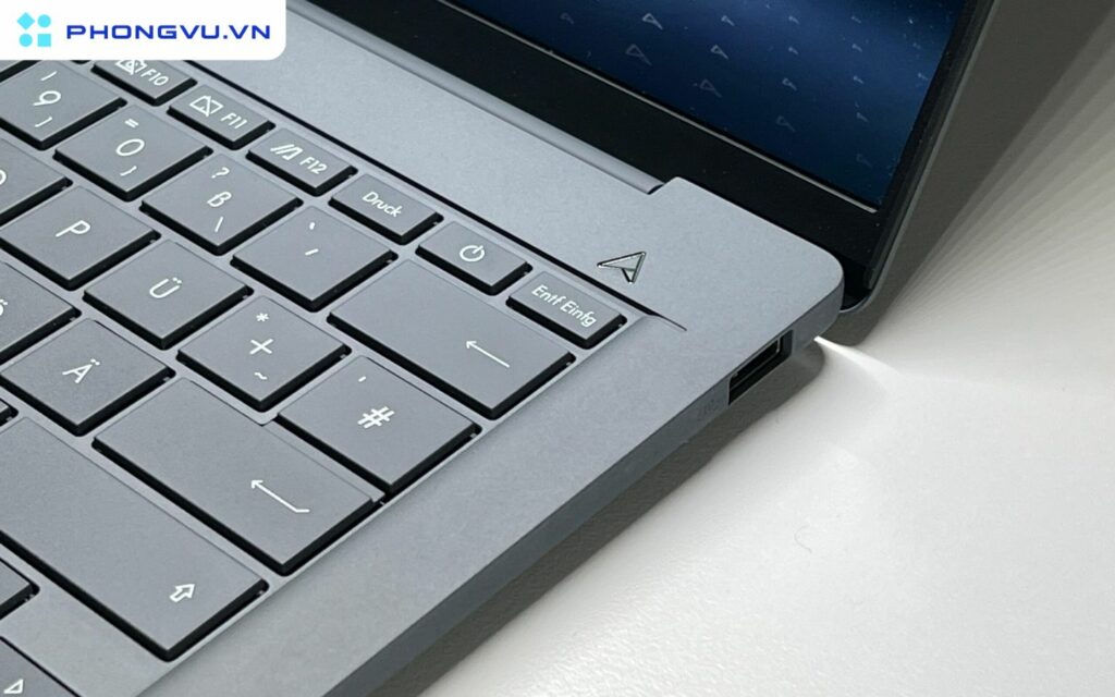 Theo thử nghiệm thực tế, máy có thể trụ được 14 giờ 55 phút khi lướt web và 21 giờ 10 phút khi xem video