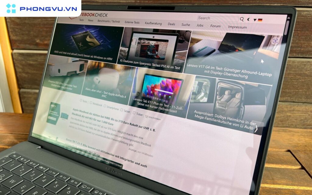 Độ sáng màn hình cũng là một điểm cộng, với độ sáng trung bình 387 cd/m² ở chế độ SDR và lên tới 604 cd/m² ở chế độ HDR