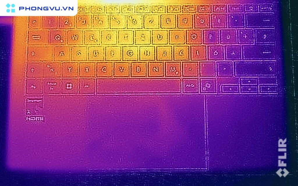 Nhiệt độ cao nhất đo được khi stress test là 40 °C ở mặt trên và 42.4 °C ở mặt dưới đây là mức nhiệt độ chấp nhận được