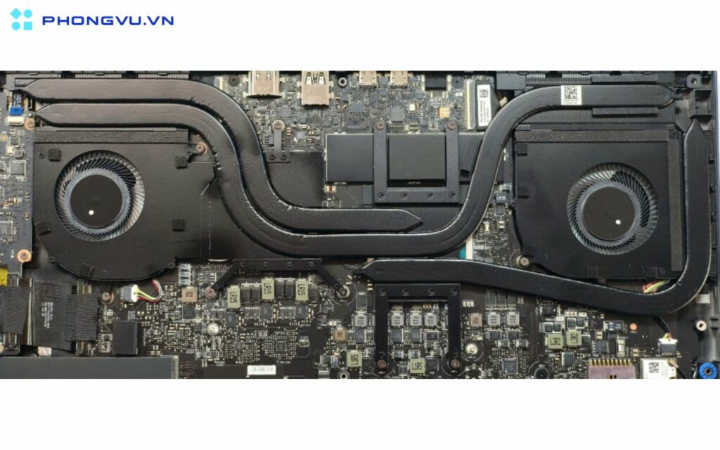 MSI Prestige 16 AI Studio B1V được trang bị hệ thống tản nhiệt Cooler Boost 3, bao gồm 2 quạt, 3 heatsink, và 3 ống đồng