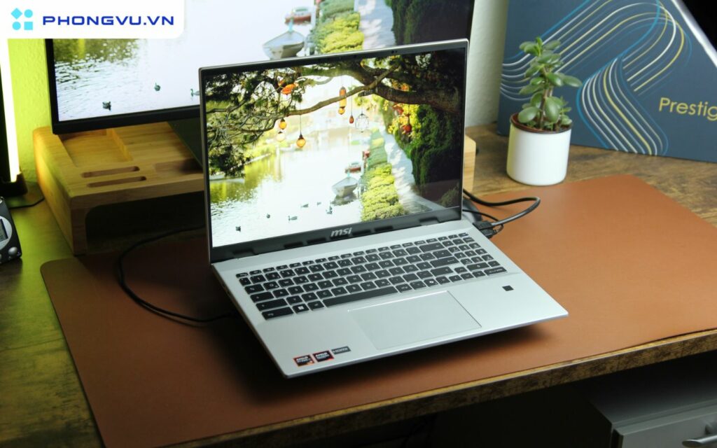 MSI Prestige A16 AI+ sở hữu thiết kế clamshell truyền thống, đơn giản nhưng không kém phần sang trọng