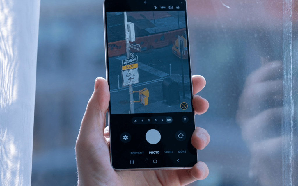 S25 Ultra hỗ trợ quay 8K ở 24/30 FPS, 4K ở 120 FPS, và các tùy chọn 4K tiêu chuẩn