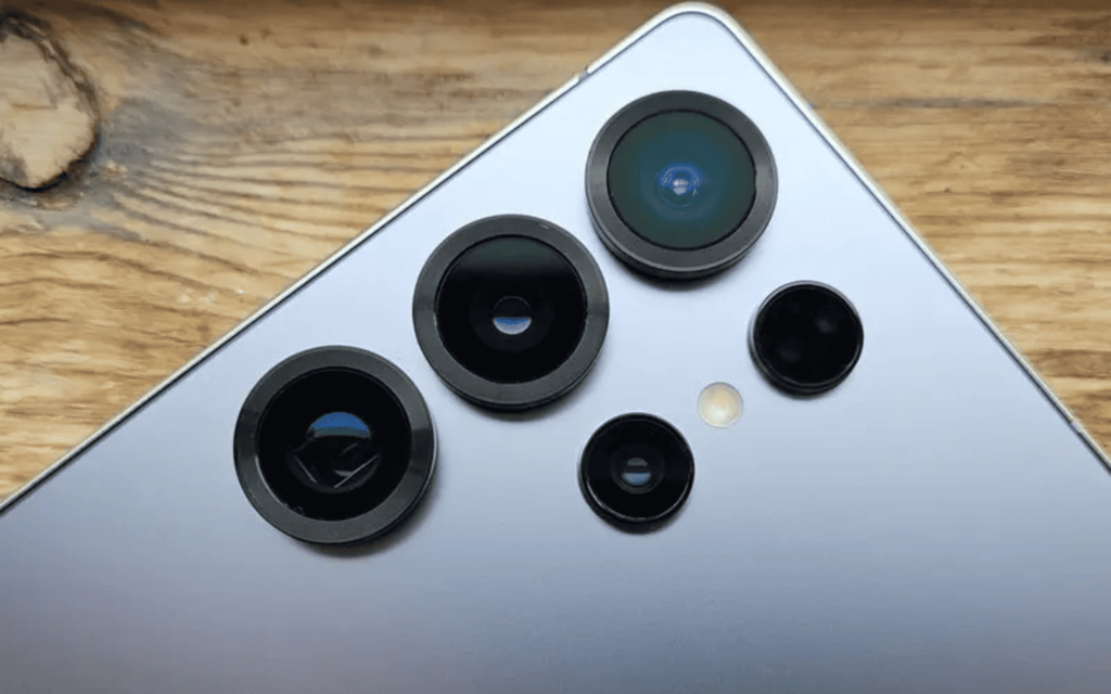 Cảm biến siêu rộng đã được nâng cấp lên 50 MP (khẩu độ f/1.9), hứa hẹn mang lại chất lượng hình ảnh sắc nét