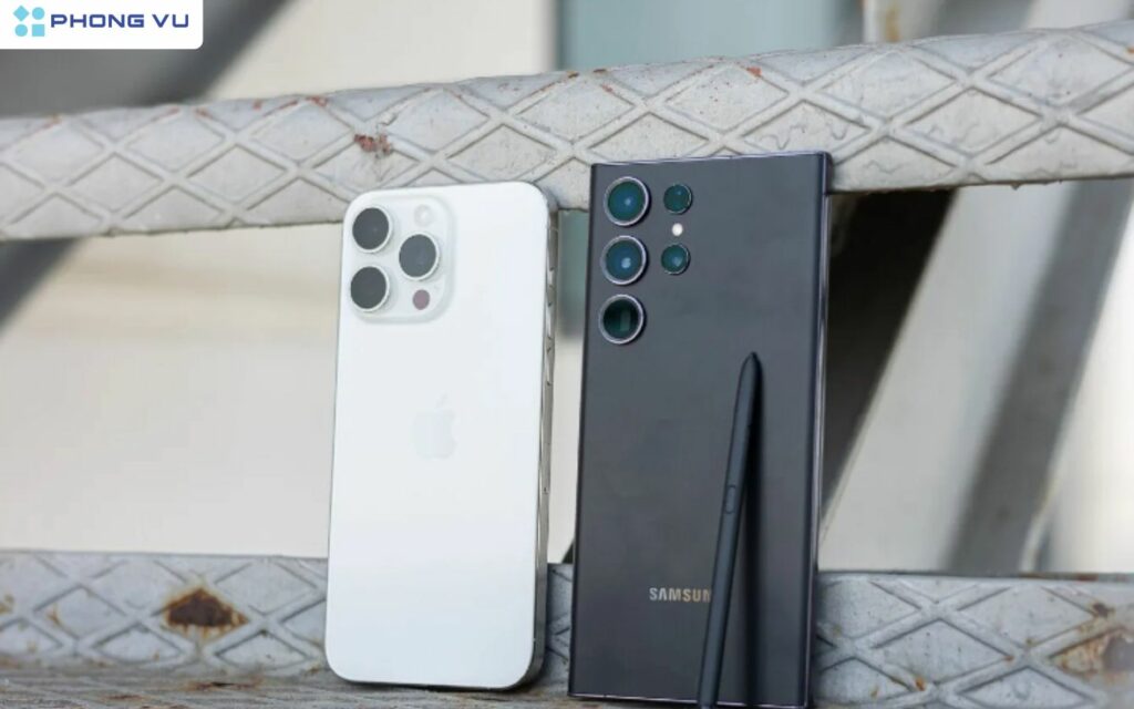 iPhone 16 Pro Max vẫn giữ nguyên phong cách thiết kế vuông vức đặc trưng của Apple, với khung thép không gỉ và mặt lưng kính matte.