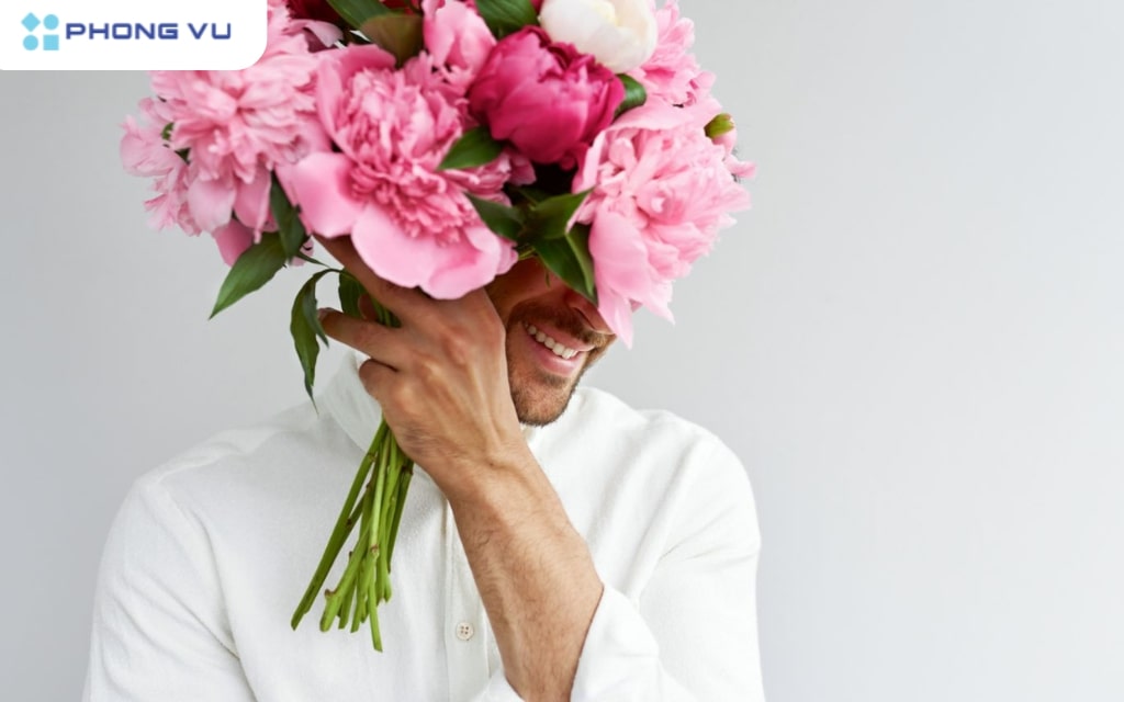 Một bó hoa tươi thắm sẽ là món quà ngọt ngào và ý nghĩa dành tặng cho bạn trai
