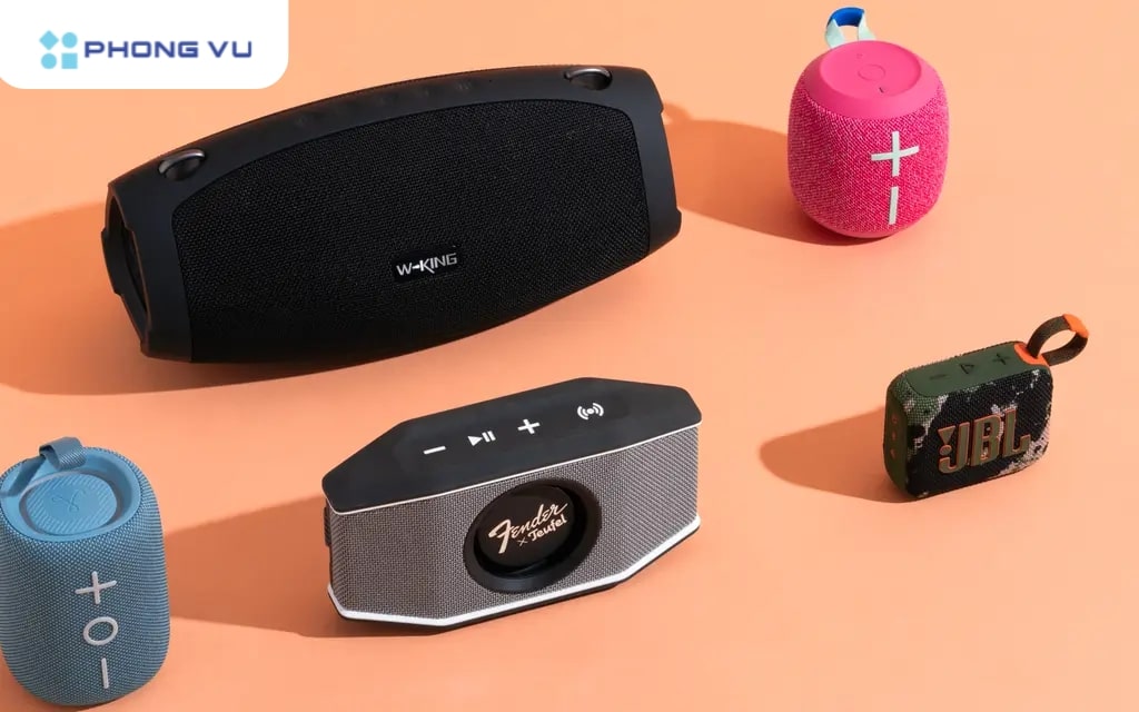 Một chiếc loa bluetooth sẽ giúp bạn trai có thể nghe nhạc ở bất cứ đâu.