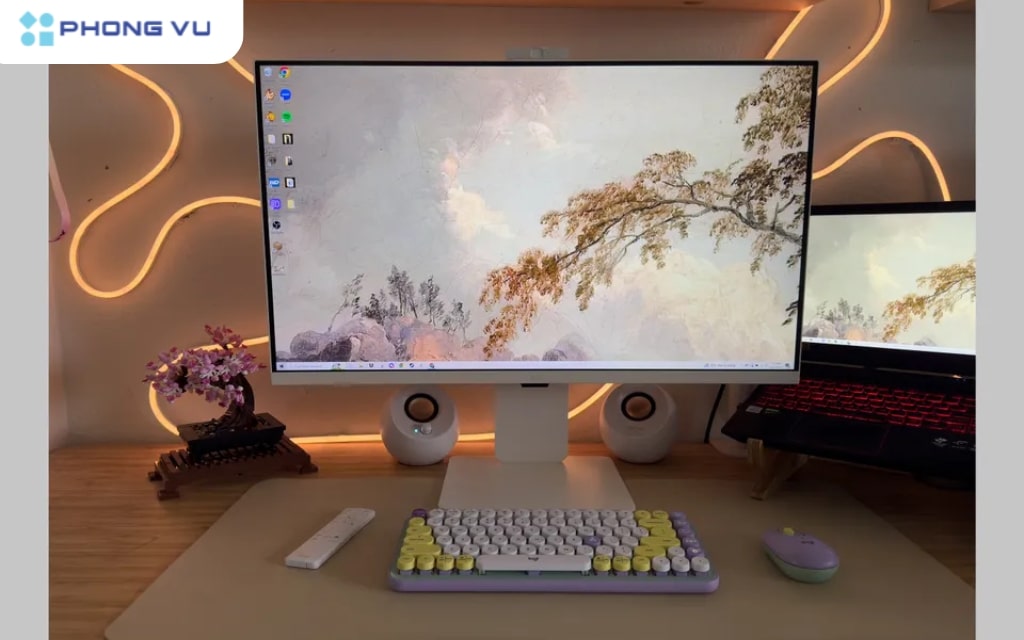 Nếu bạn trai là một game thủ hoặc thích xem phim, một chiếc màn hình lớn sẽ là món quà tuyệt vời