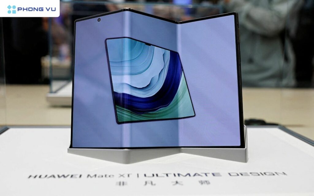 Màn hình Huawei Mate XT được thiết kế ba gập siêu ấn tượng