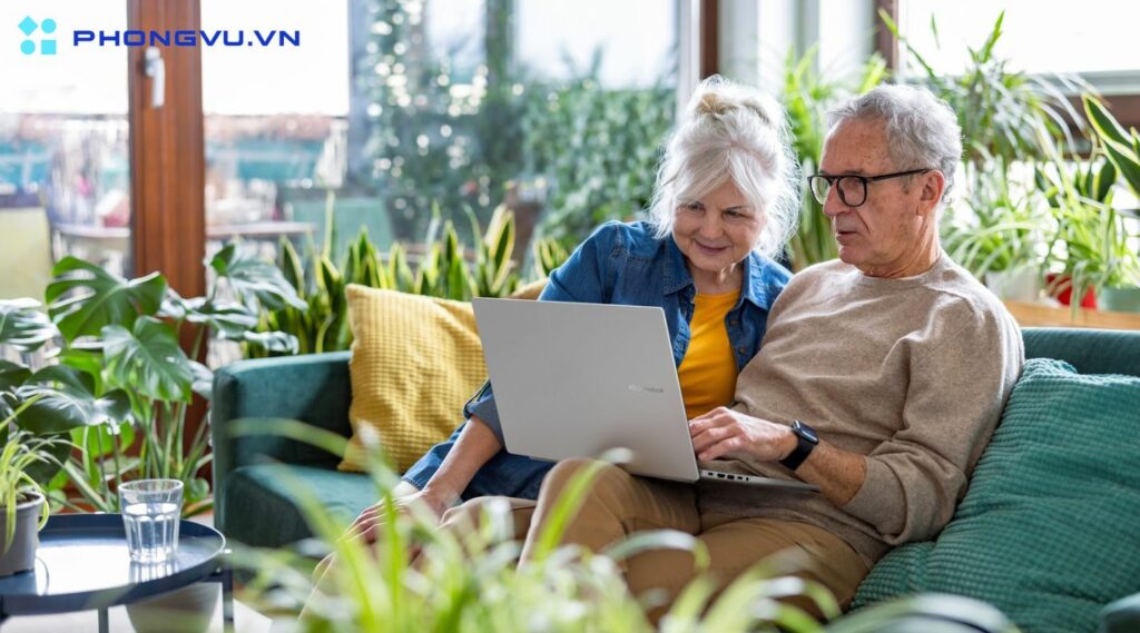 ASUS Vivobook sẽ là Laptop AI mạnh mẽ đáng mua cho sinh viên 2025 2 Laptop AI ASUS Vivobook được thiết kế mỏng nhẹ, giúp người dùng dễ dàng mang theo bên mình