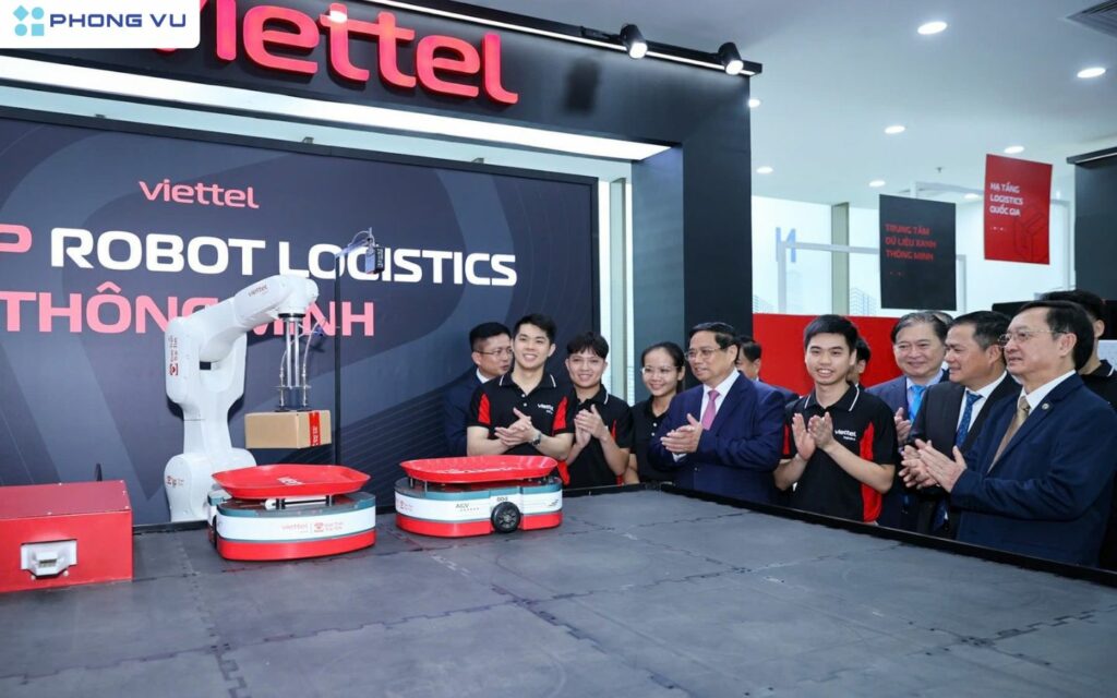 Kỹ sư Việt phát triển thành công dàn robot made in Vietnam 1 Robot vận chuyển hàng hóa do Viettel sản xuất
