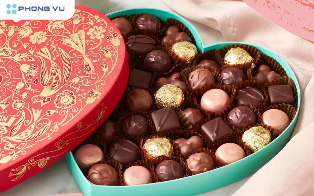 Một hộp socola Valentine được thiết kế đẹp mắt sẽ là món quà lãng mạn và đầy bất ngờ dành cho nàng