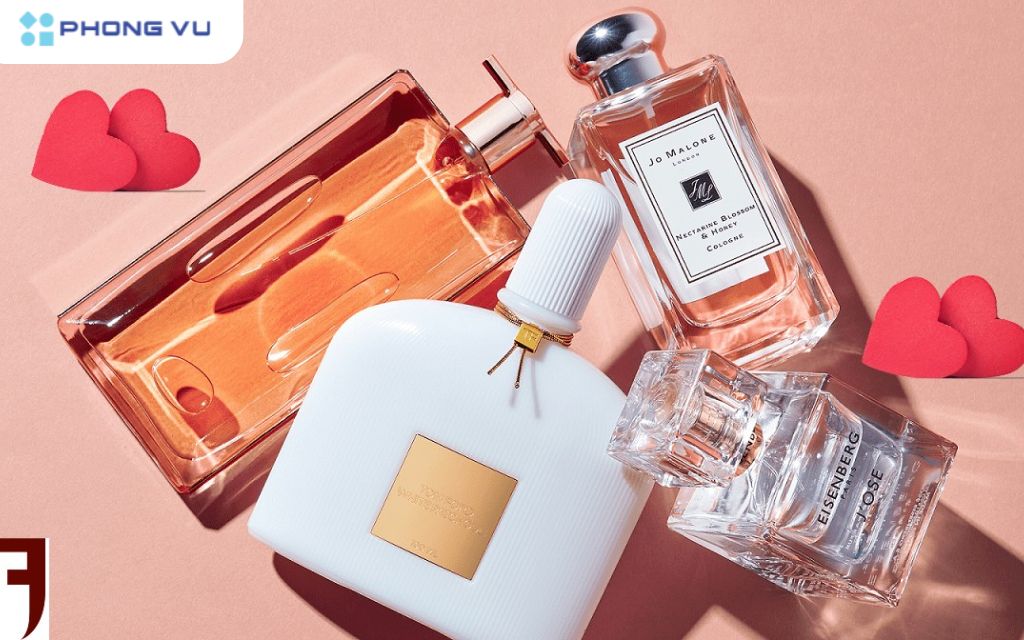 Một chai nước hoa có hương thơm nàng yêu thích sẽ giúp nàng tự tin và quyến rũ hơn