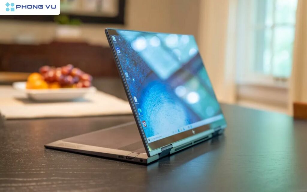 Màn hình 14 inch 2.8K OLED, độ sáng 500 nits, tần số quét 60Hz, độ phủ màu 100% DCI-P3 mang lại trải nghiệm hình ảnh sắc nét, phù hợp cho công việc sáng tạo.