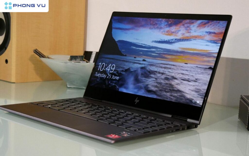 Máy có RAM 16GB LPDDR5 và ổ cứng 1TB SSD M.2 NVMe, giúp đảm bảo hiệu suất ổn định và lưu trữ rộng rãi.