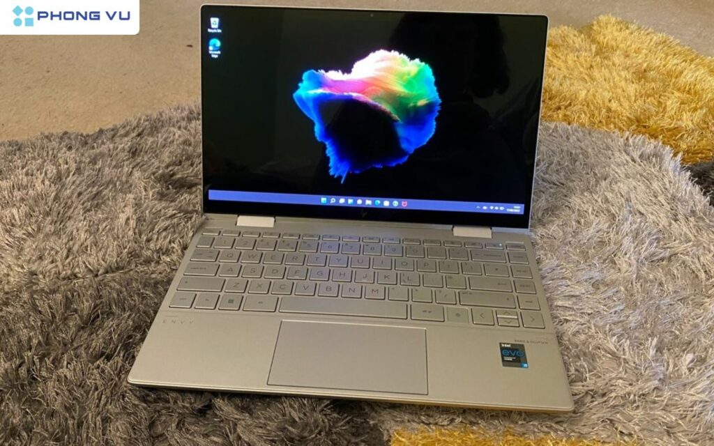 Màn hình OLED 14" 2.8K (2880 x 1800) hỗ trợ độ sáng 400 nits và gam màu 100% DCI-P3, cho chất lượng hiển thị xuất sắc.
