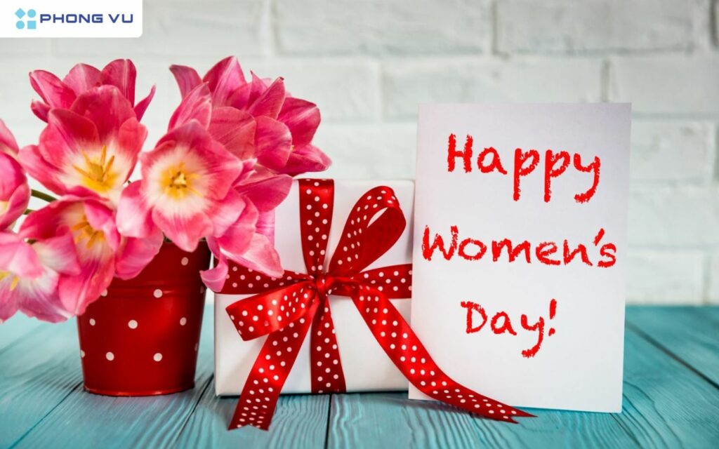 Tặng hoa và quà nhân Ngày Quốc tế Phụ nữ
