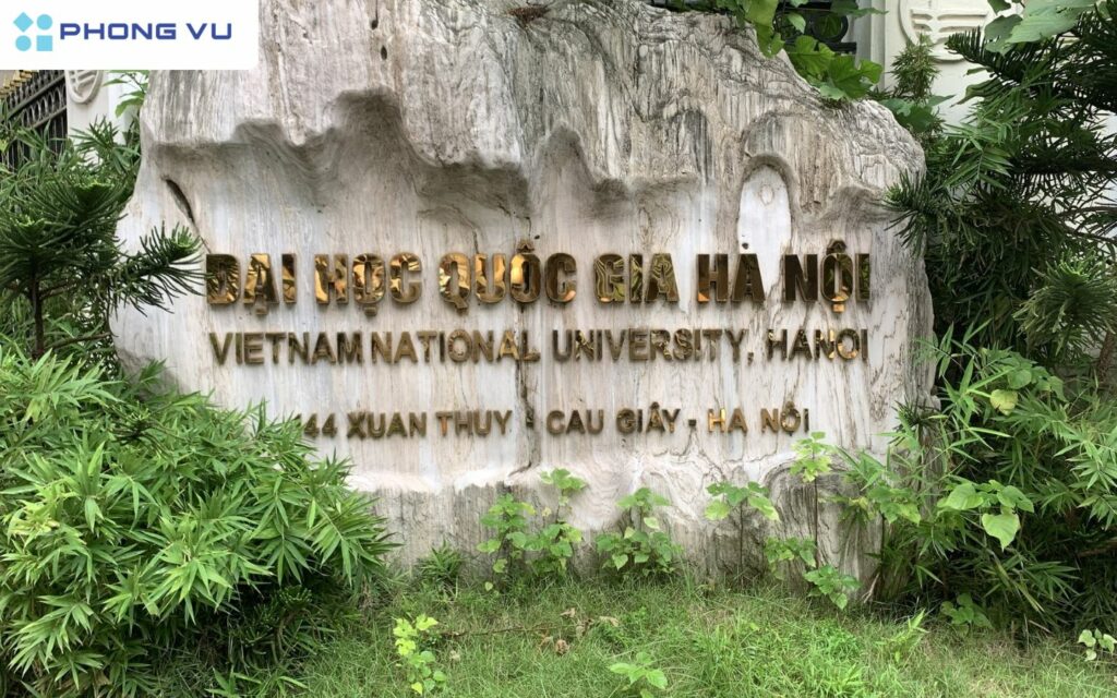 Trường tổ chức kỳ thi đại học riêng.