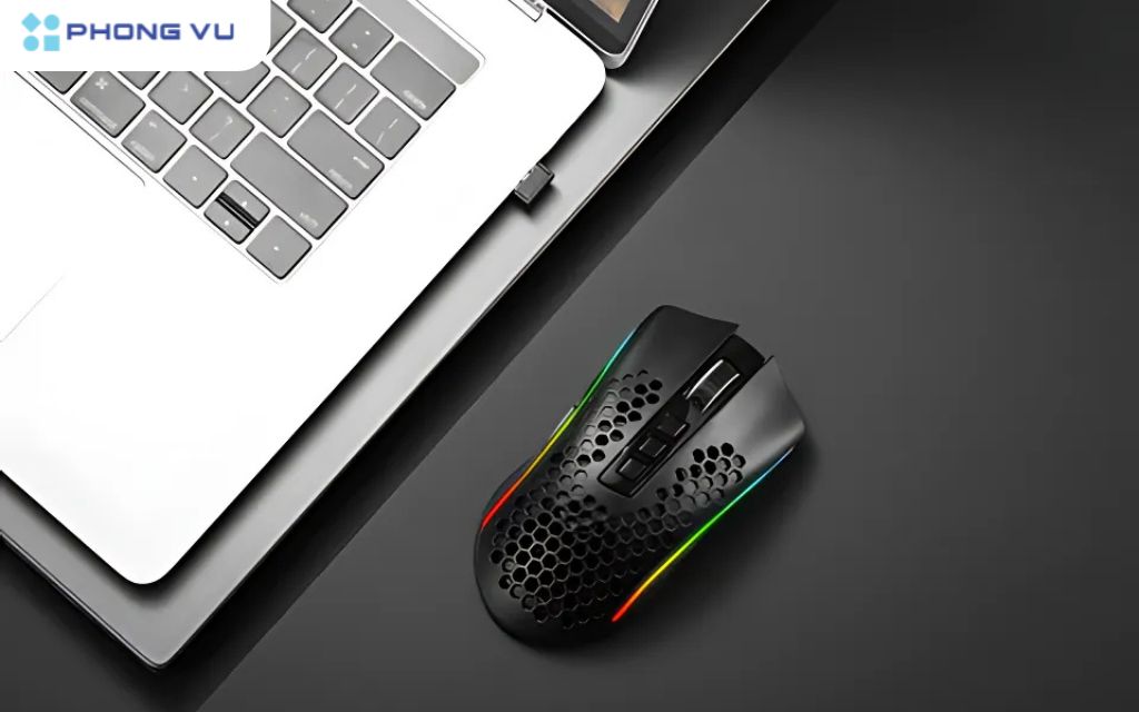 Sóng RF sử dụng đầu thu USB để kết nối với máy tính, đảm bảo độ ổn định và độ trễ thấp