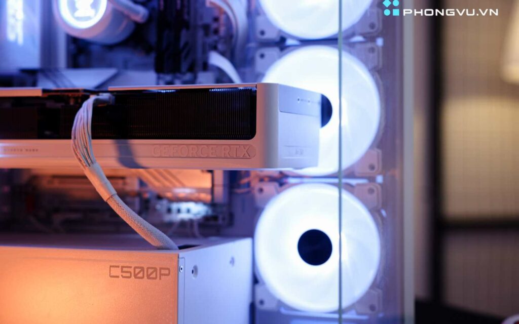 Nhiệt độ CPU khi render nặng duy trì ở mức 76-78°C, trong khi GPU dao động quanh 65°C khi hỗ trợ CUDA