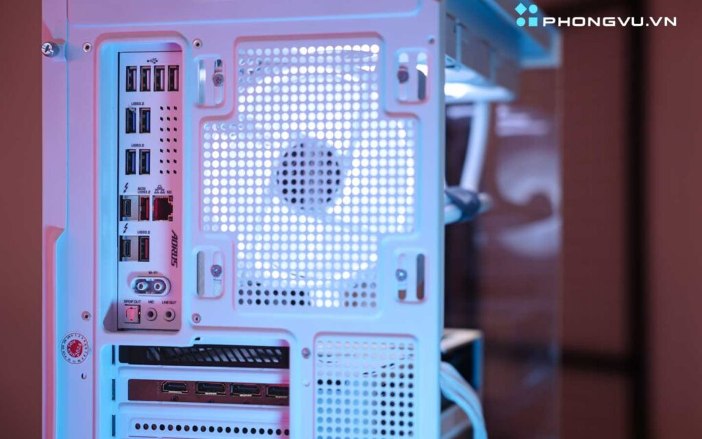 PC Gigabyte 5070Ti White này lý tưởng cho gaming 1440p với màn hình tần số quét cao