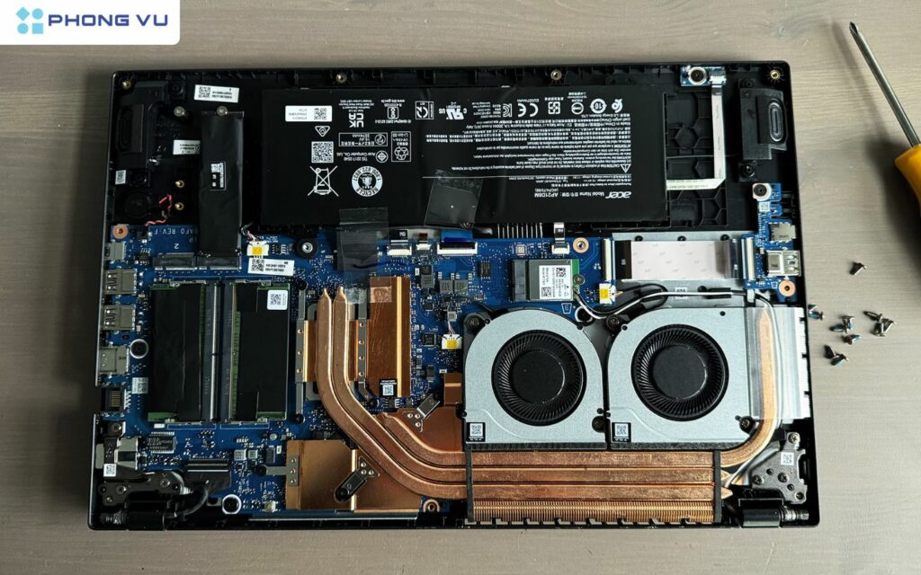 Đánh giá laptop gaming Acer Nitro V 15 ANV15-51-75GS: Lựa chọn gaming tầm trung đáng giá hay còn nhiều tiếc nuối? 6 Loa của Acer Nitro V 15 cung cấp âm lượng đủ để sử dụng trong không gian cá nhân, phù hợp cho các nhu cầu giải trí đơn giản.