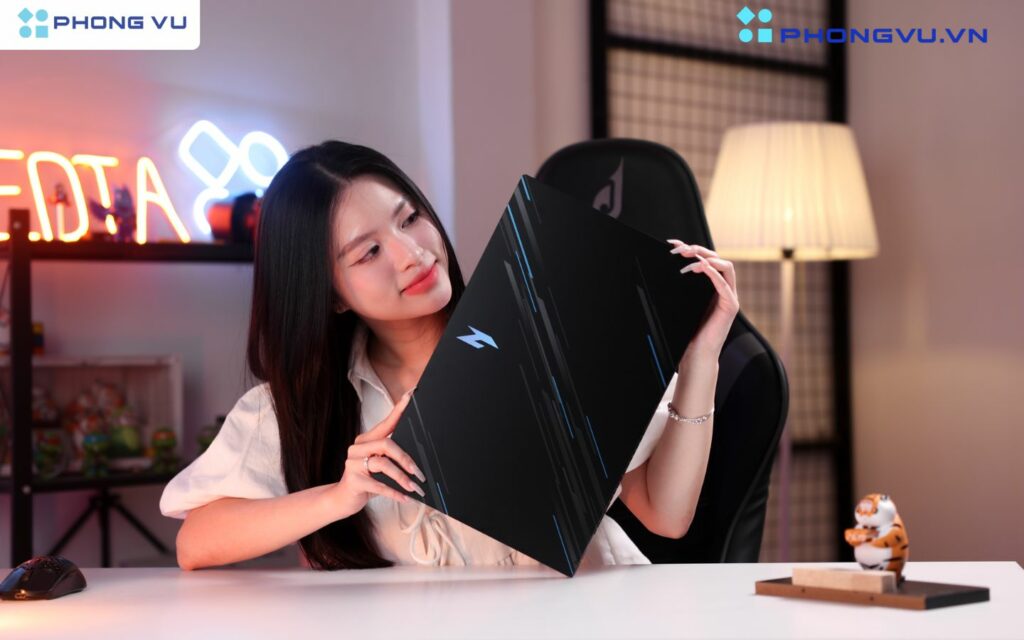 Trong dòng Nitro V vốn nổi tiếng với hiệu năng giá rẻ, ACER Nitro V ANV15-51-91T5 nổi bật như một “chiến binh” tiềm năng nhờ CPU Intel Core i9-13900H và GPU RTX 4060 8GB.