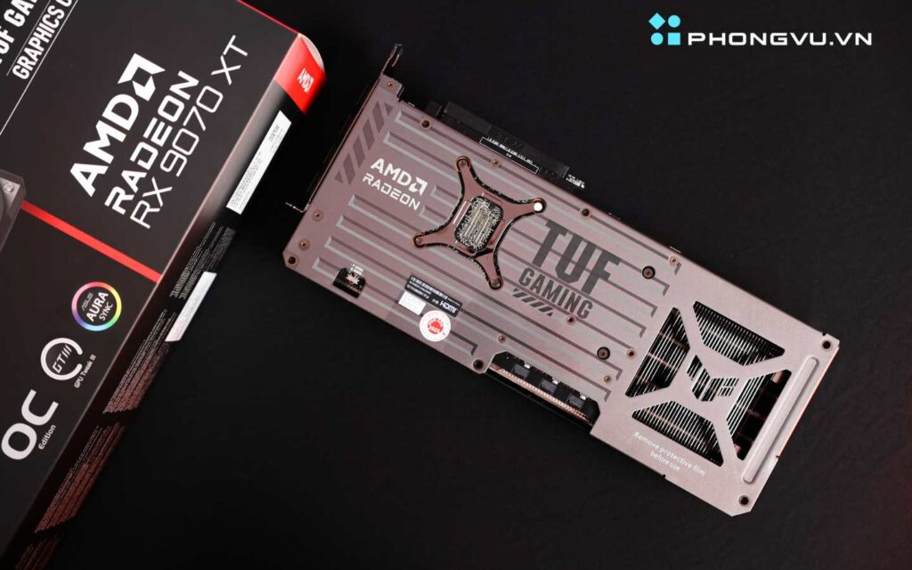 ASUS còn tích hợp phase-change thermal pad (đệm nhiệt thay đổi pha) cho GPU, một công nghệ tiên tiến giúp truyền nhiệt hiệu quả hơn