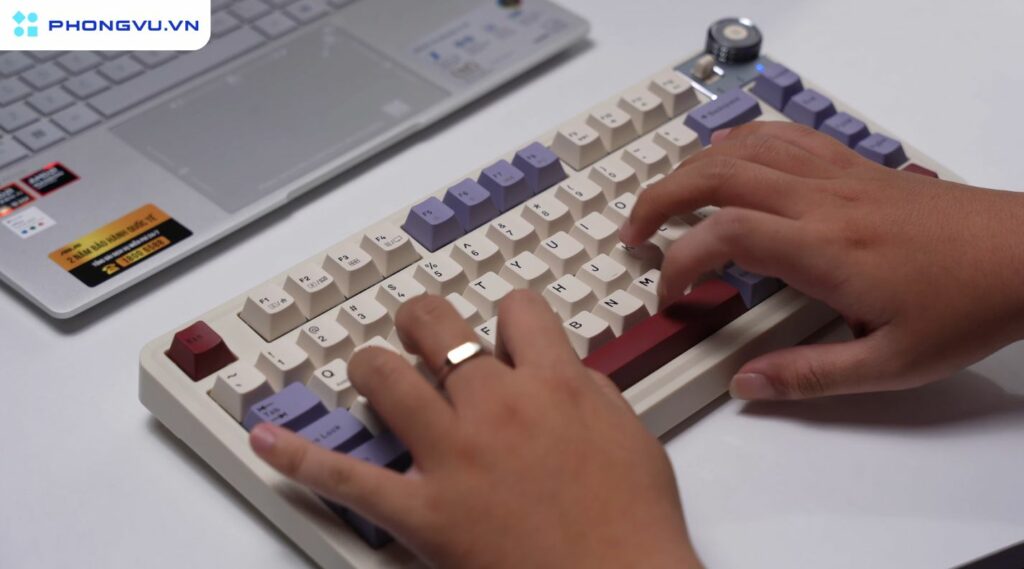 Núm xoay đa chức năng và dải LED RGB 16,8 triệu màu tùy biến cao